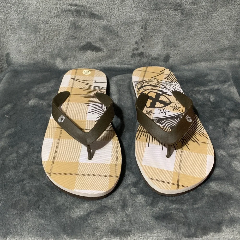 Twisted X Mens Plaid Graphic Flip Flop Sandals Brown Tan Crest Stars Size S 6/7